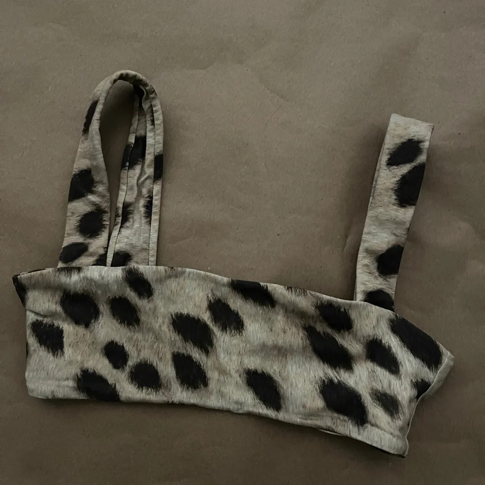 WEWOREWHAT Women's Animal-print Bandeau Sports Bra In Ivory/black brown top - Picture 4 of 6